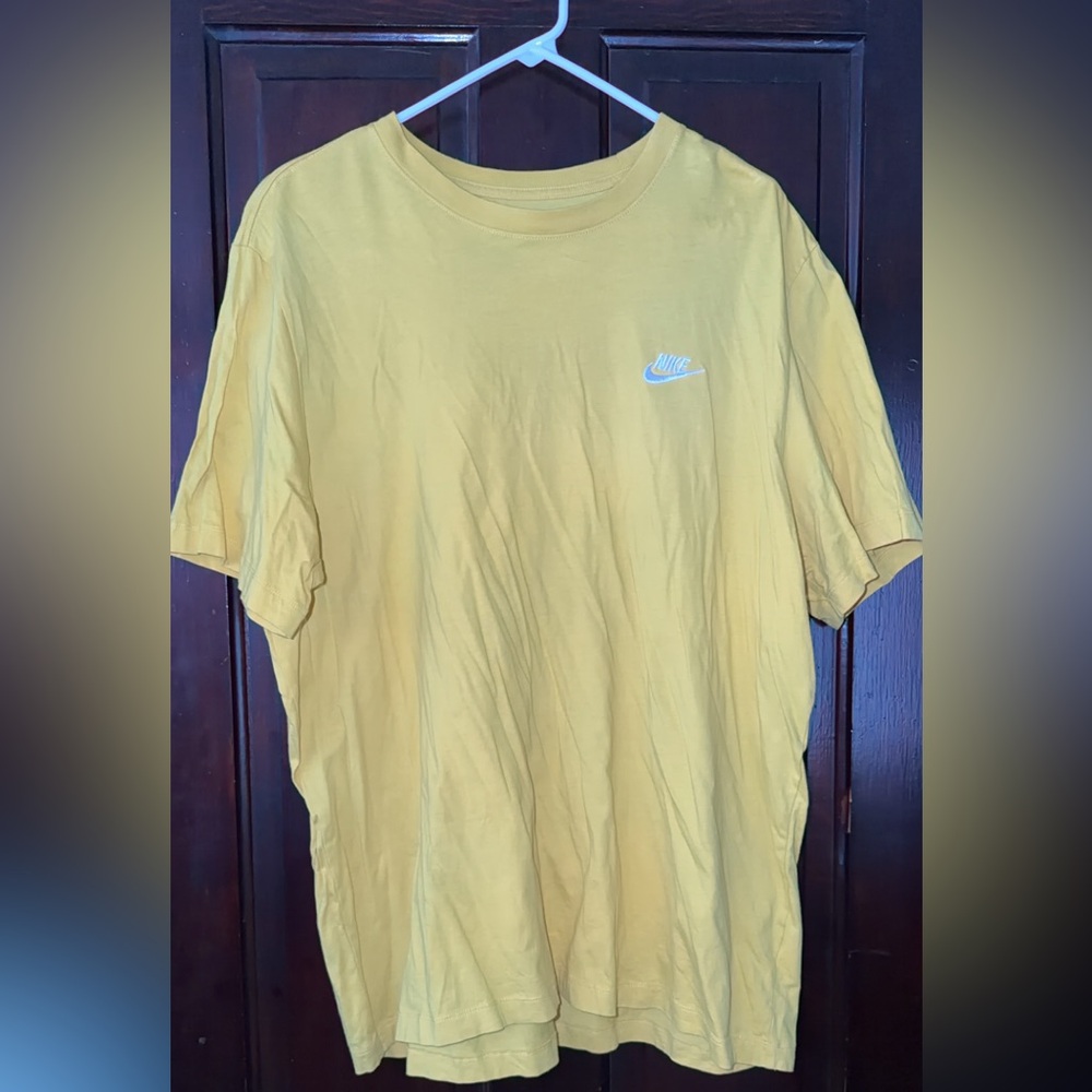 Nike Men's Mustard Short Sleeve Tee